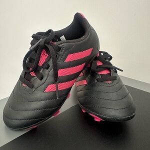 Adidas Black and Pink Sneakers Sleek Performance Design